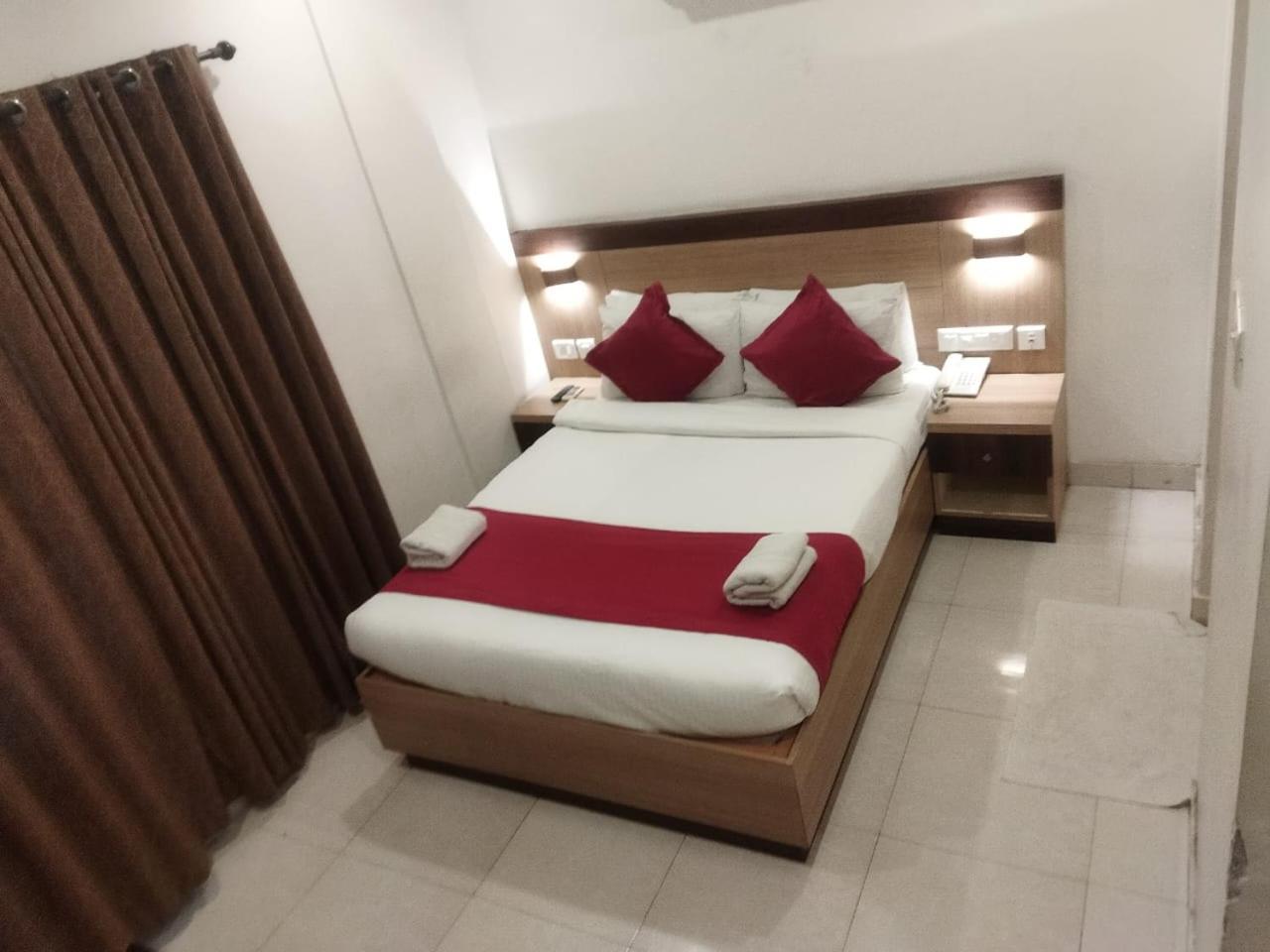 Prayana Hotels Kochi Exterior foto