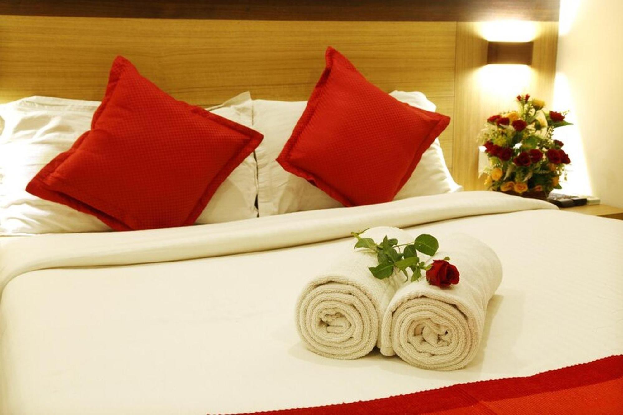 Prayana Hotels Kochi Exterior foto