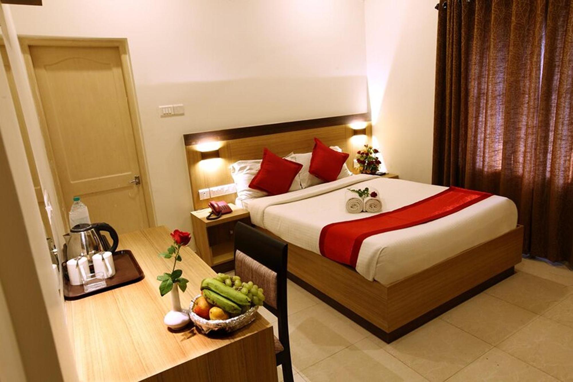 Prayana Hotels Kochi Exterior foto