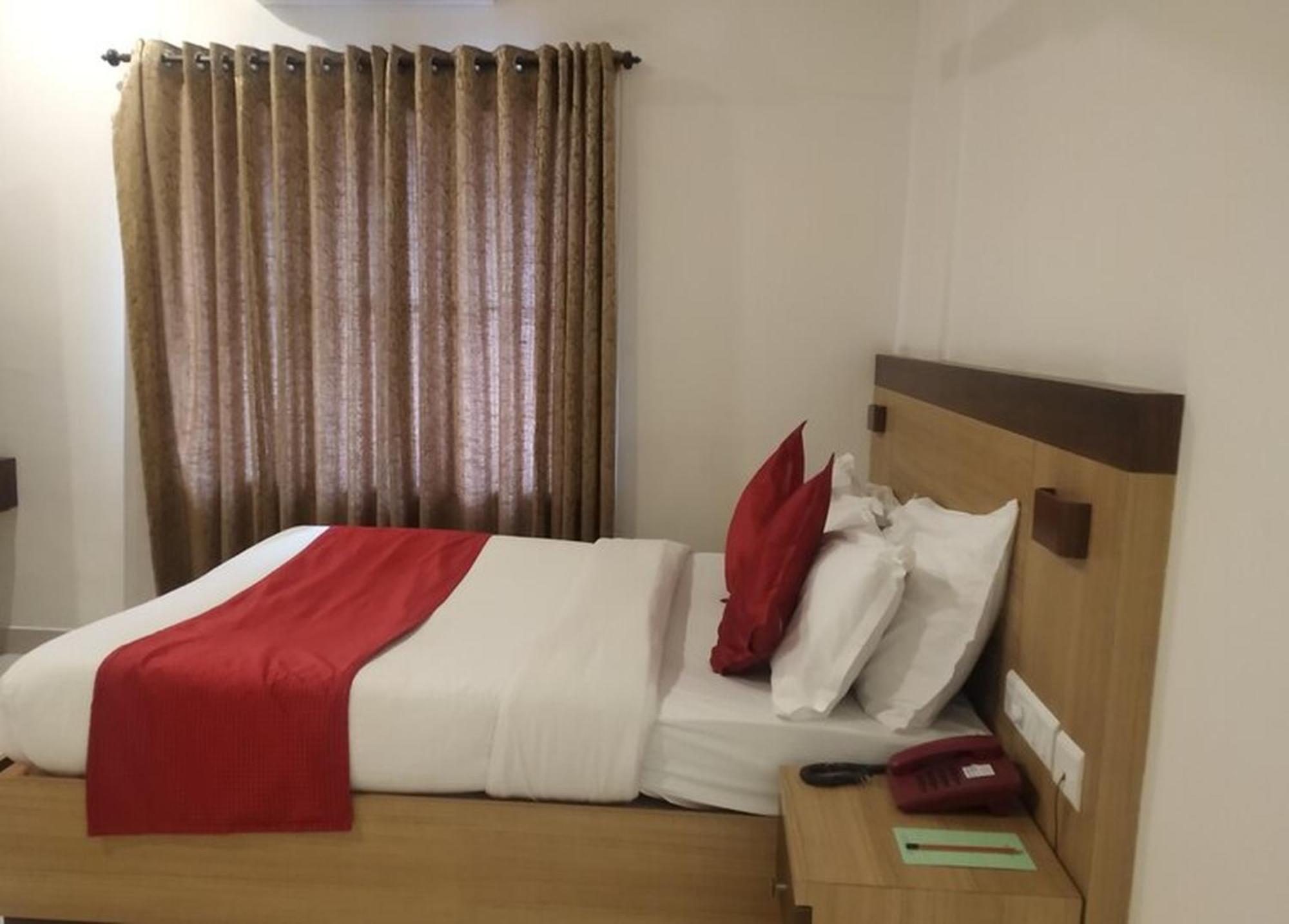 Prayana Hotels Kochi Exterior foto