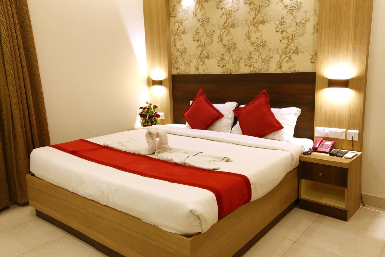 Prayana Hotels Kochi Exterior foto