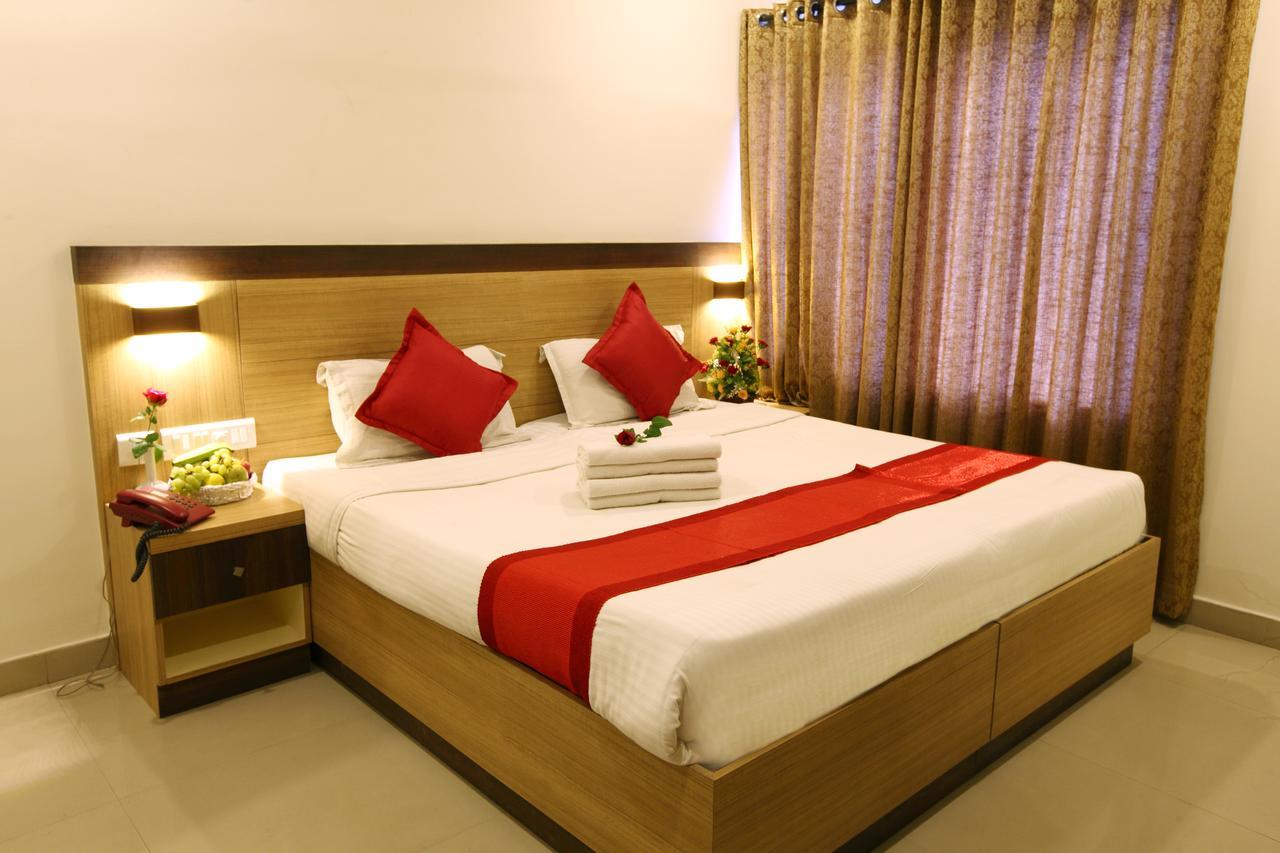 Prayana Hotels Kochi Exterior foto