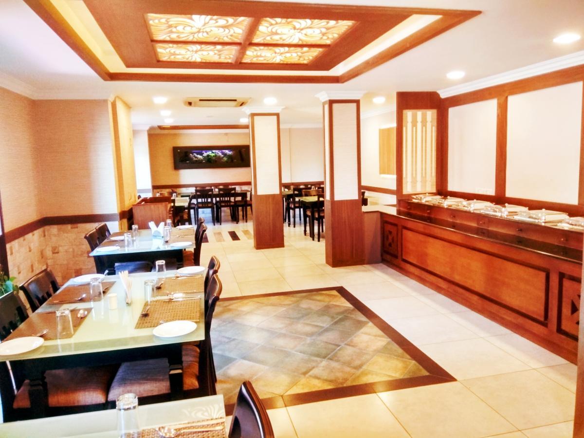 Prayana Hotels Kochi Exterior foto
