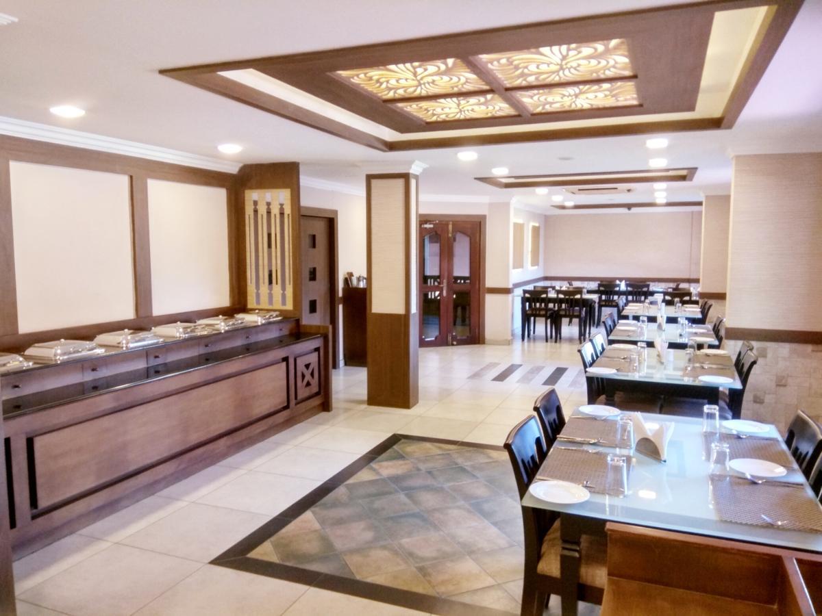 Prayana Hotels Kochi Exterior foto
