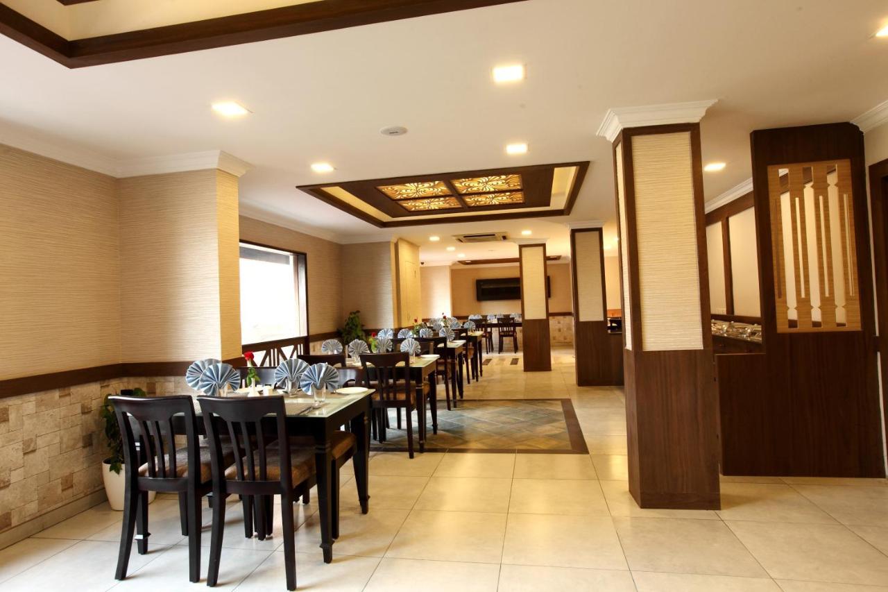Prayana Hotels Kochi Exterior foto